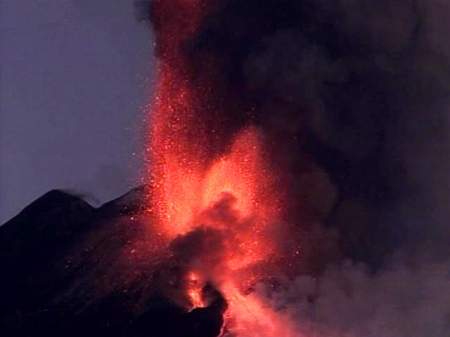 На Канарских островах произошло два извержения вулкана