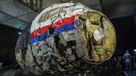 Неудобная правда о крушении рейса MH17: голландцы не хотят вести расследование