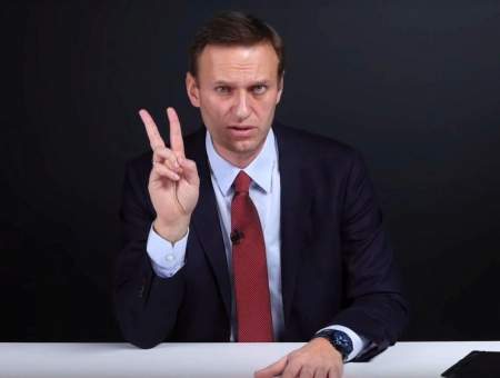 Храмоборцу Навальному пора либо крестик снять, либо трусы надеть