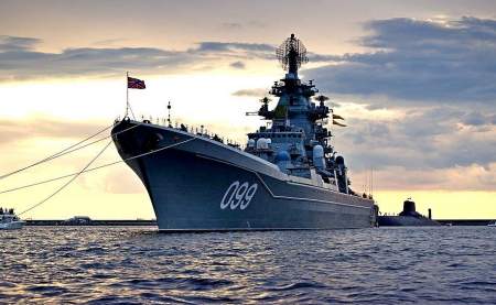 Конгрессмен поздравил ВМС США открыткой с российским крейсером