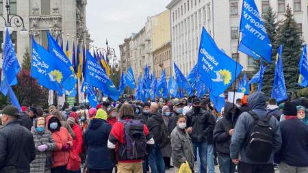 Украинская оппозиция потребовала от Зеленского соблюдать тишину в день выборов