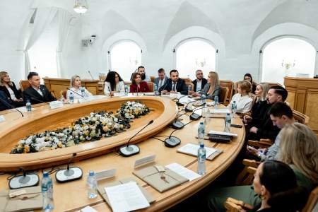 В Госдуме в рамках круглого стола обсудили новую модель взаимодействия бизнеса и государства В Госдуме в рамках круглого стола обсудили новую модель взаимодействия бизнеса и государства